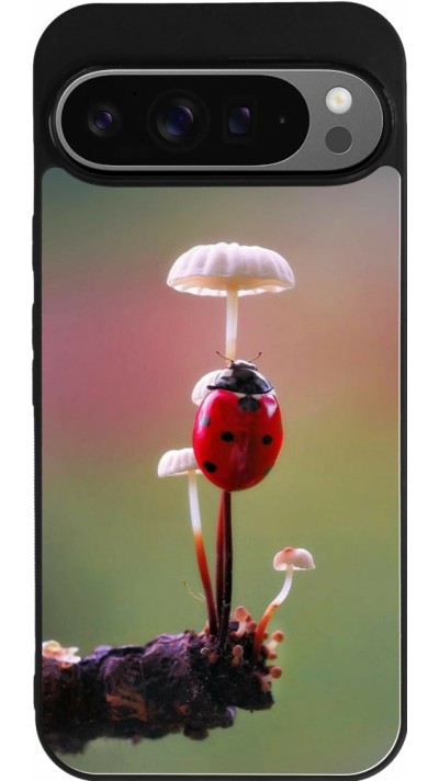 Google Pixel 9 Pro XL Case Hülle - Silikon schwarz Ladybird on a mushroom Spring 2026