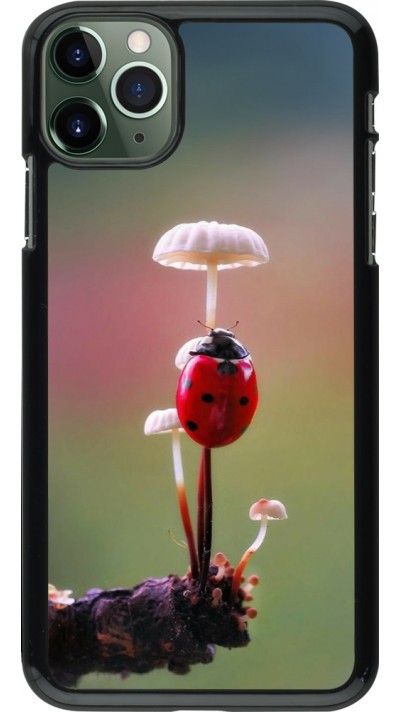 Coque iPhone 11 Pro Max - Ladybird on a mushroom 2026