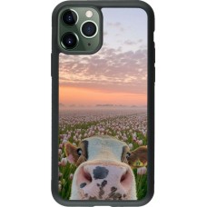 Coque iPhone 11 Pro - Silicone rigide noir Cow with tulips Spring 2026