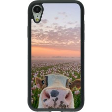 Coque iPhone XR - Silicone rigide noir Cow with tulips 2026