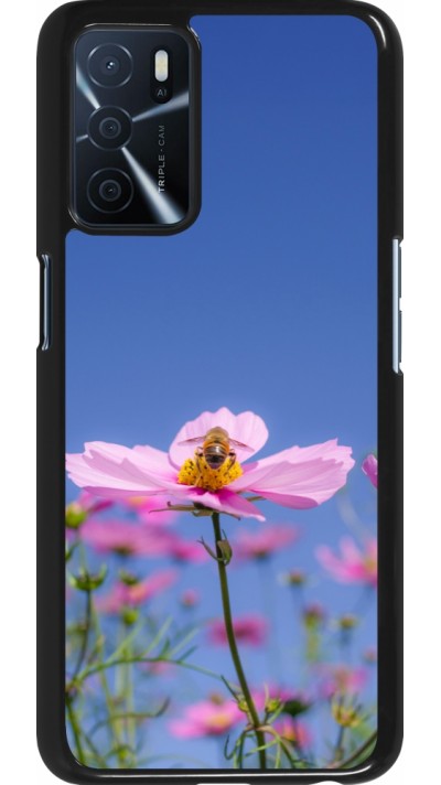 OPPO A16s Case Hülle - Bee on a flower Spring 2026