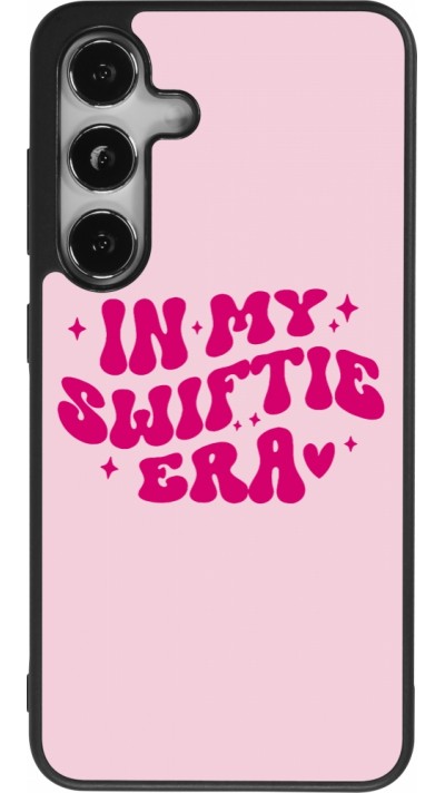 Coque Samsung Galaxy S24 - Silicone rigide noir Taylor Swift In My Swiftie Era - Pink