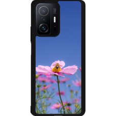 Coque Xiaomi 11T - Silicone rigide noir Bee on a flower Spring 2026