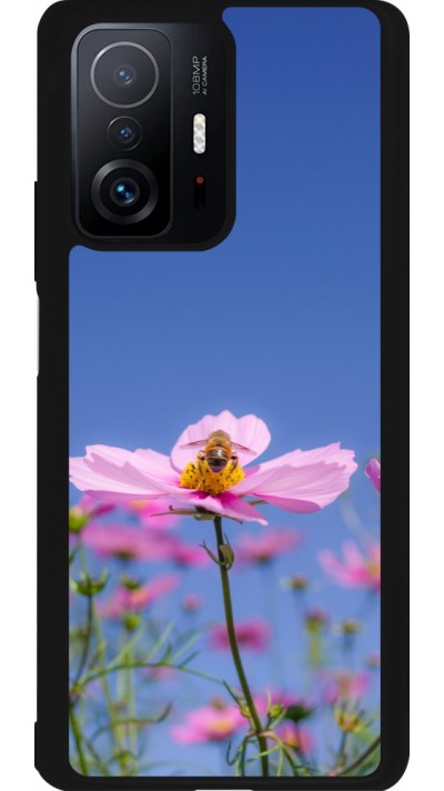 Coque Xiaomi 11T - Silicone rigide noir Bee on a flower Spring 2026