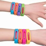 Bracelet universel en silicone résistant à l'eau avec gel anti-moustiques - Couleur aléatoire