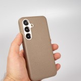 Coque Samsung Galaxy S24 - Cuir de veau luxe grainé intégral avec boutons métalliques et MagSafe - Beige