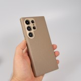 Galaxy S24 Ultra Case Hülle - Vollständig genarbtes Luxuskalbsleder mit Metallknöpfen und MagSafe - Beige