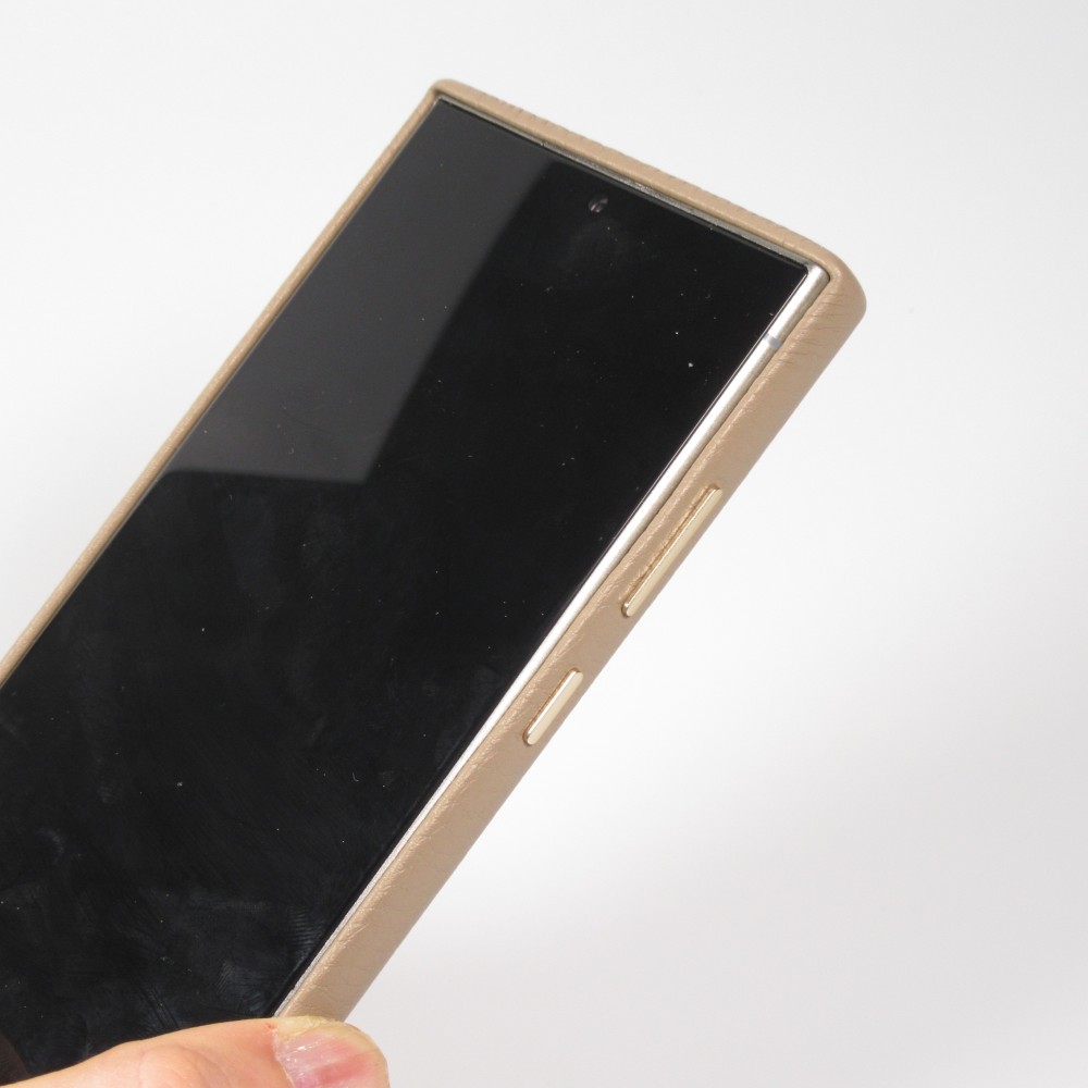 Galaxy S24 Ultra Case Hülle - Vollständig genarbtes Luxuskalbsleder mit Metallknöpfen und MagSafe - Beige
