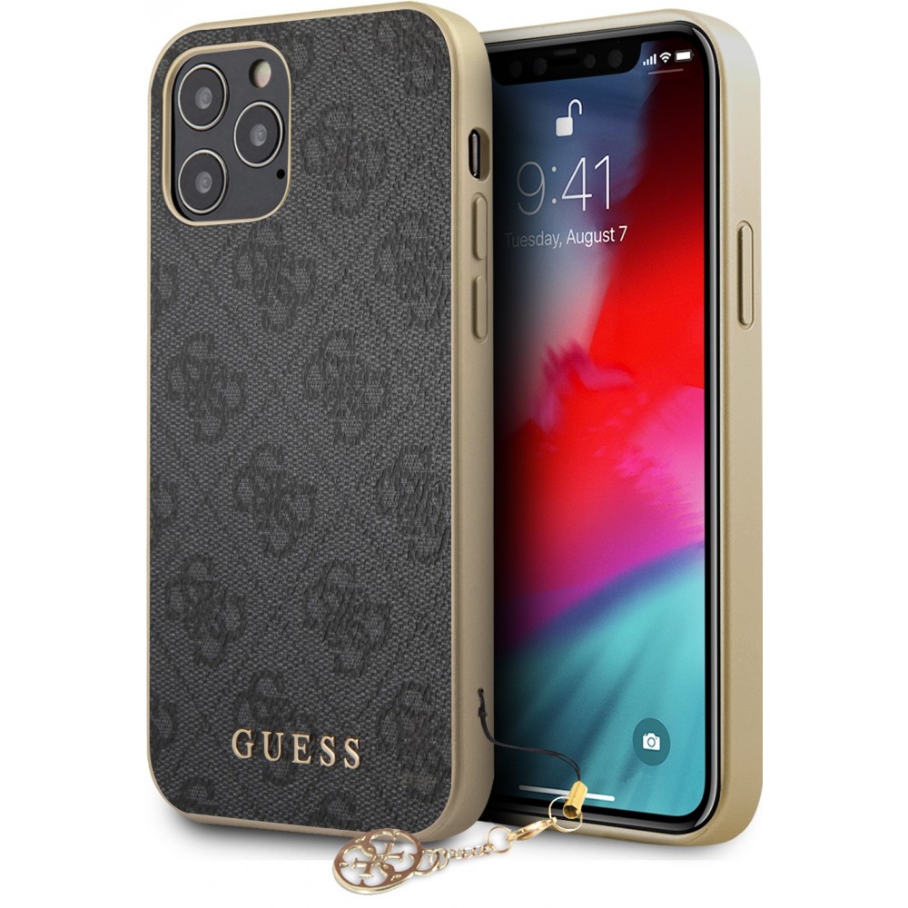 Coque iPhone 13 Pro Max - Guess toile similicuir monogramme logo métallique doré avec pendentif charm - Noir / or