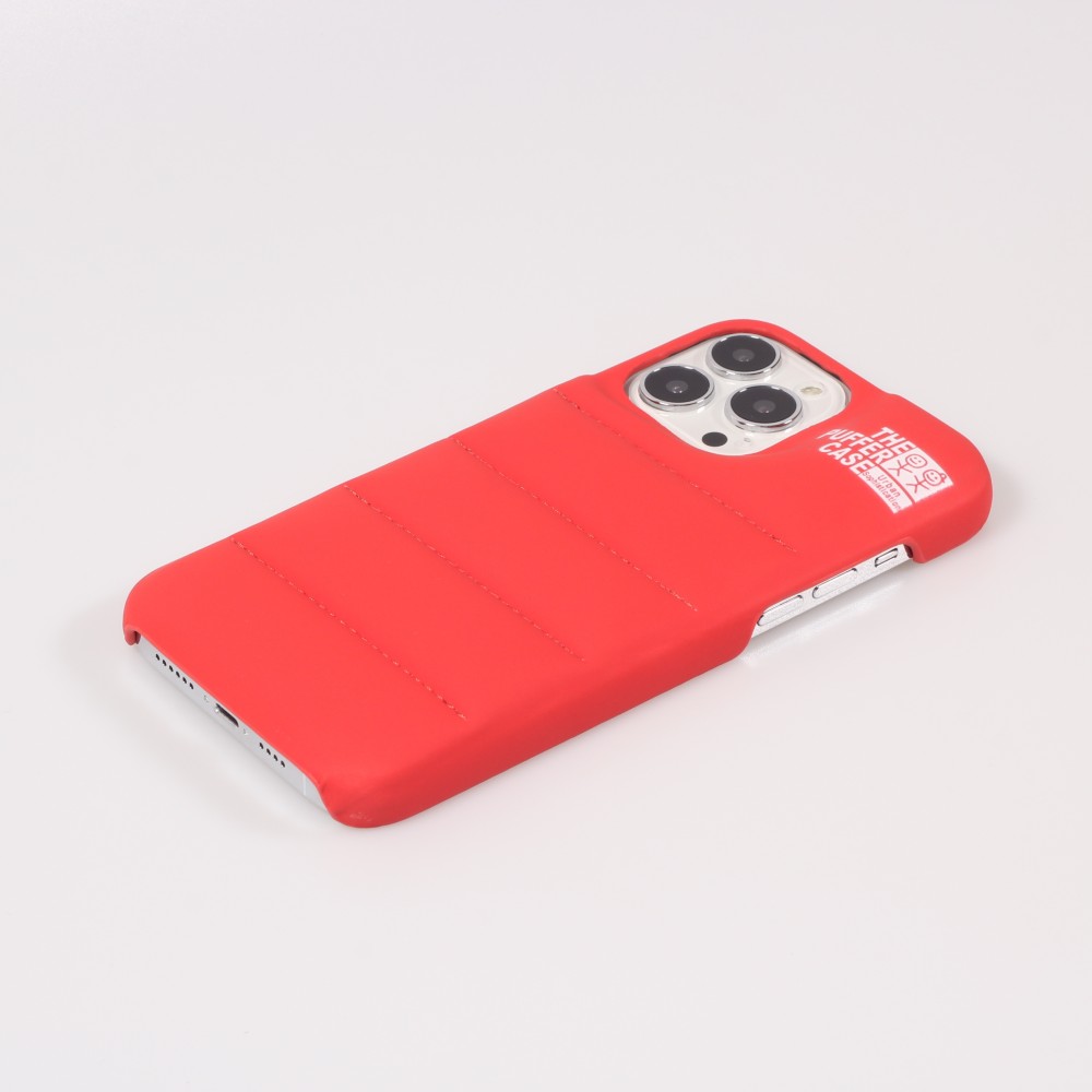 Coque iPhone 13 Pro - Design 3D stylé de doudoune avec couture décorative - Rouge