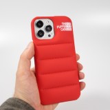 Coque iPhone 13 Pro - Design 3D stylé de doudoune avec couture décorative - Rouge