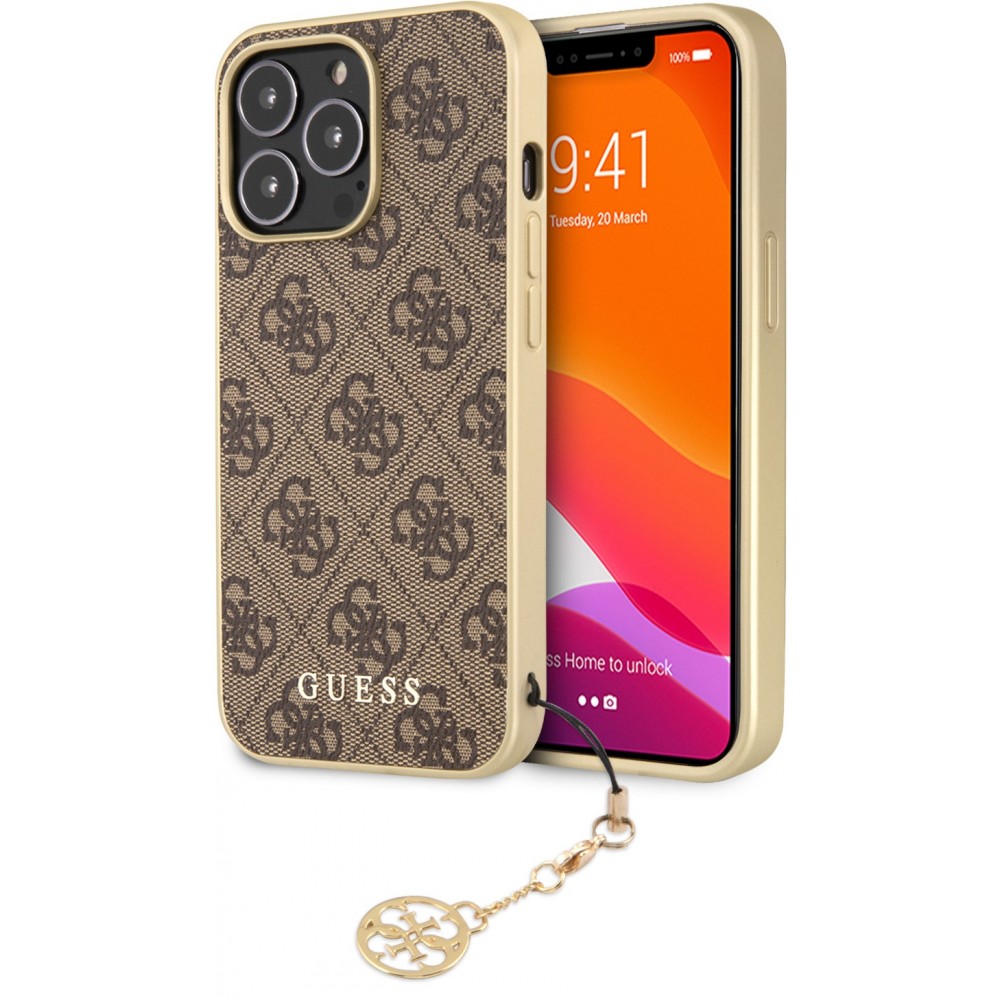 Coque iPhone 13 Pro Max - Guess toile similicuir monogramme logo métallique doré avec pendentif charm - Brun / or