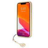 Coque iPhone 13 Pro Max - Guess toile similicuir monogramme logo métallique doré avec pendentif charm - Brun / or