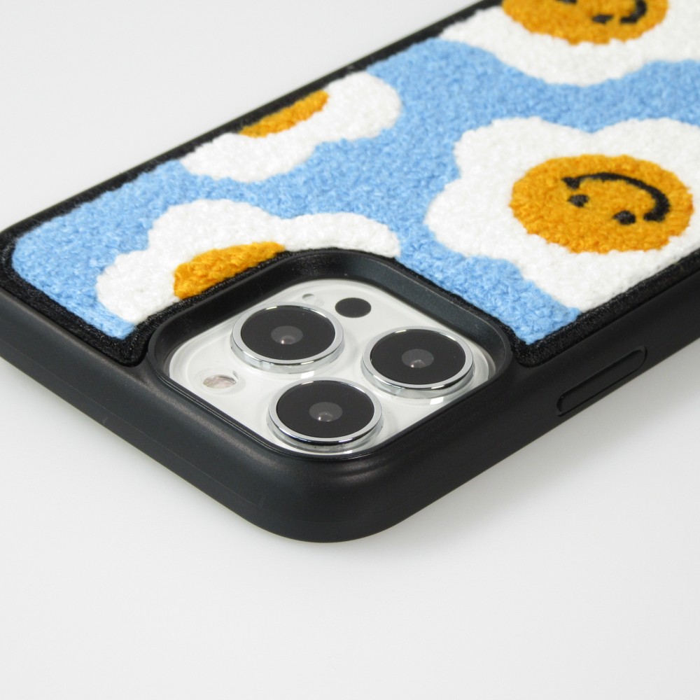 Coque iPhone 12 Pro Max - Silicone rigide tufting tapis de fleurs souriantes