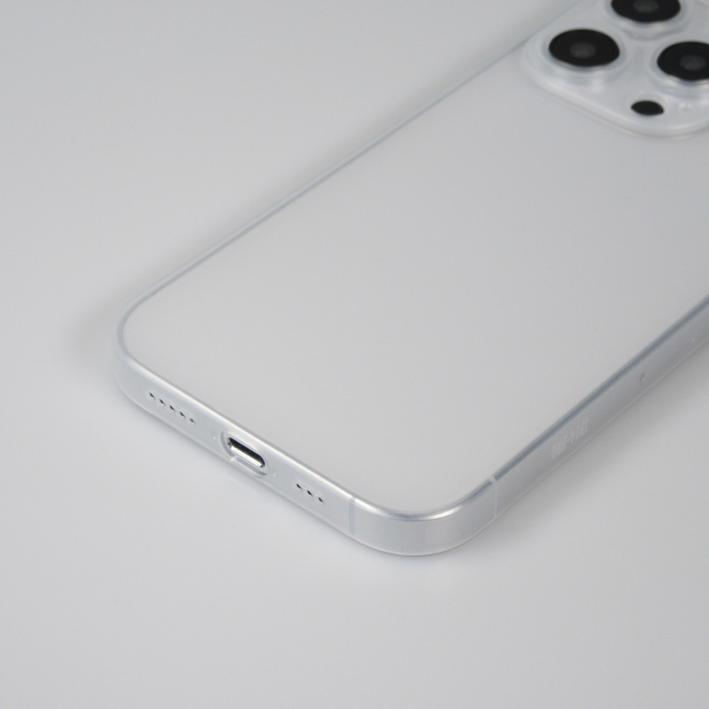 iPhone 13 Pro Max Case Hülle - Plastik ultra dünn semi-transparent matt - Weiss