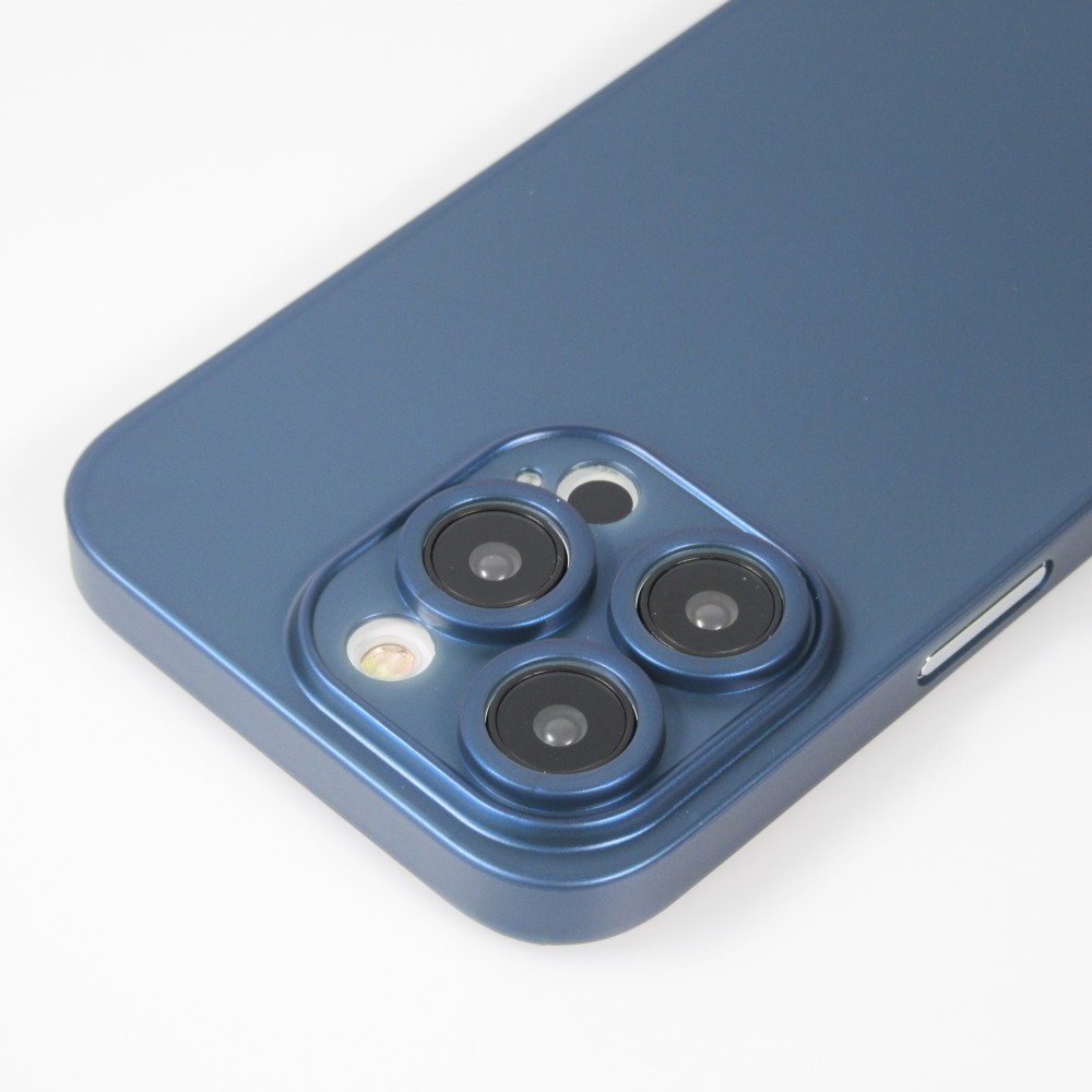 Coque iPhone 15 Pro - plastique ultra fin semi-transparent mat - Bleu