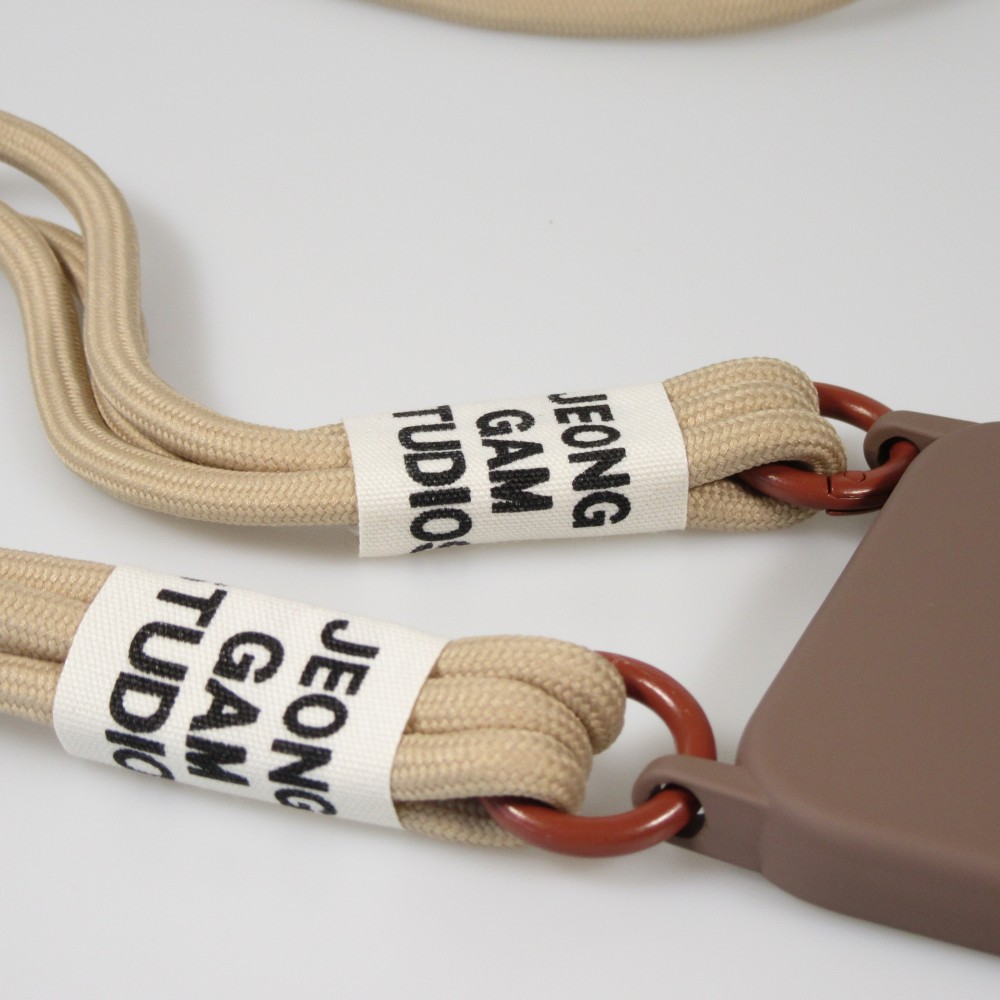 Coque iPhone 11 - Silicone souple fashion Jeong Gam Studio Laugh Often avec cordon - Brun