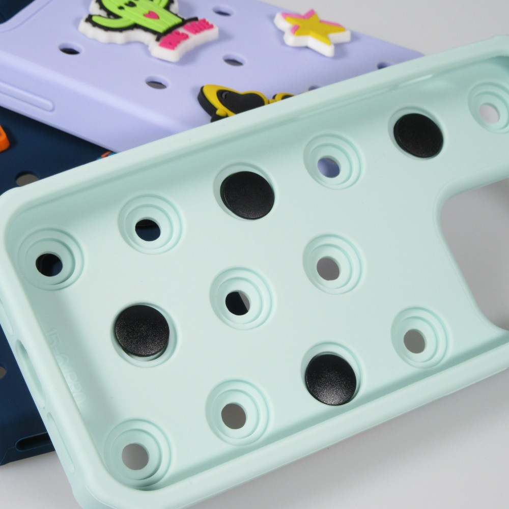 Coque iPhone 14 - Case épais en silicone avec des trous pour les stickers à fixer - Bleu clair
