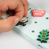 Coque iPhone 14 - Case épais en silicone avec des trous pour les stickers à fixer - Bleu clair