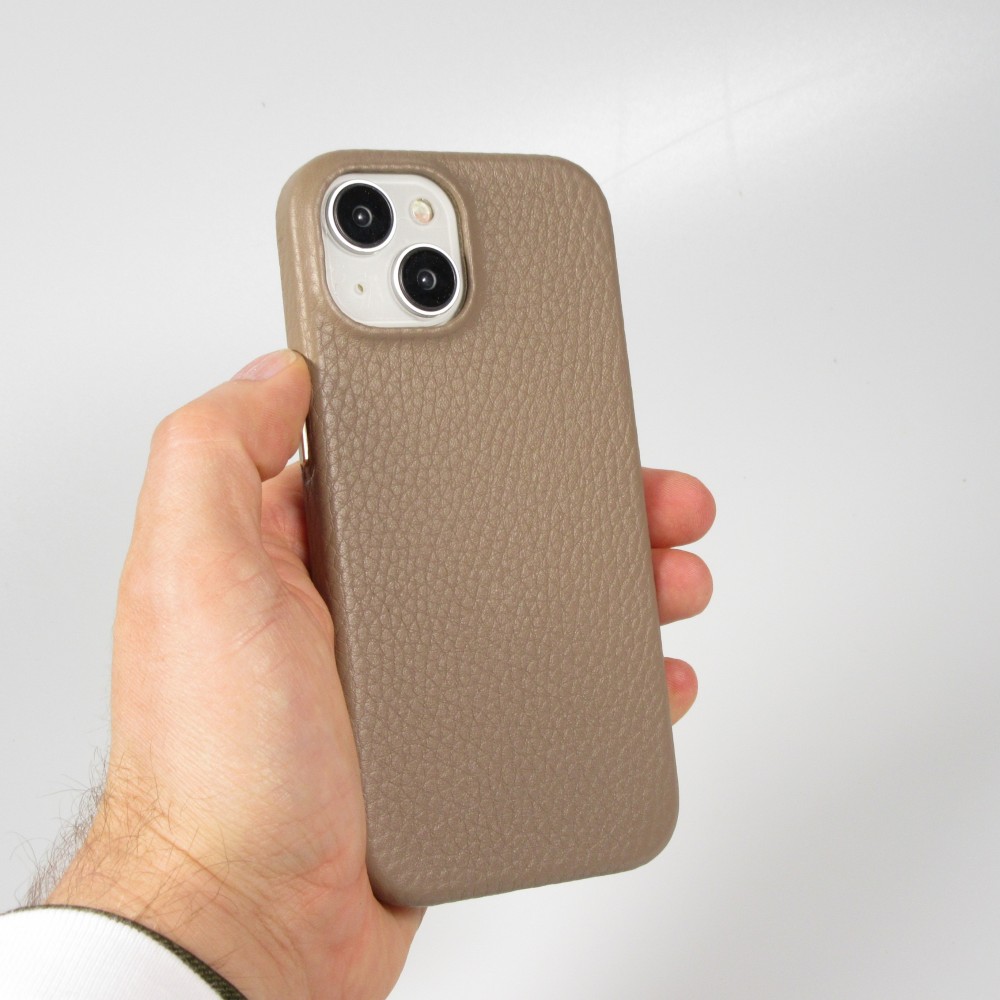Coque iPhone 14 - Cuir de veau luxe grainé intégral avec boutons métalliques et MagSafe - Beige