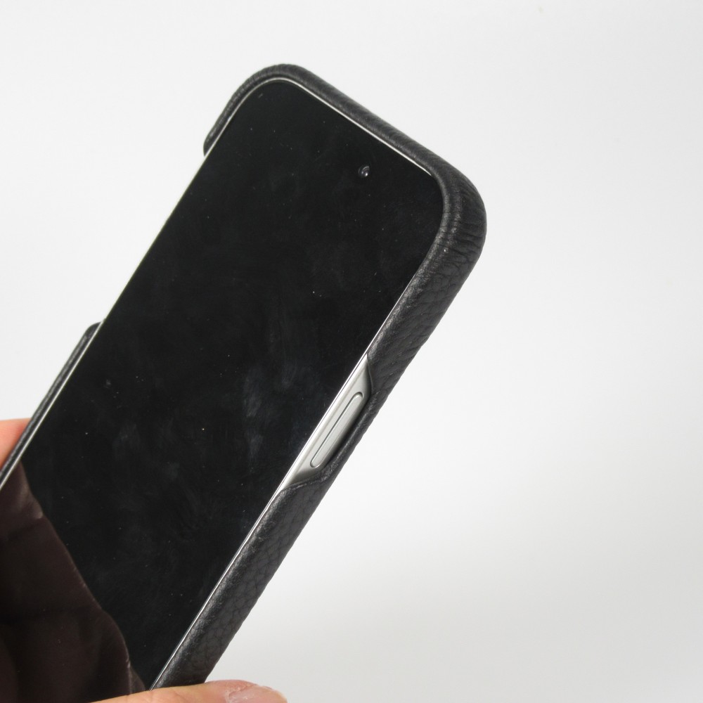 Coque iPhone 14 - Premium cuir véritable de luxe avec lanière en cuir réglable et amovible + MagSafe - Noir