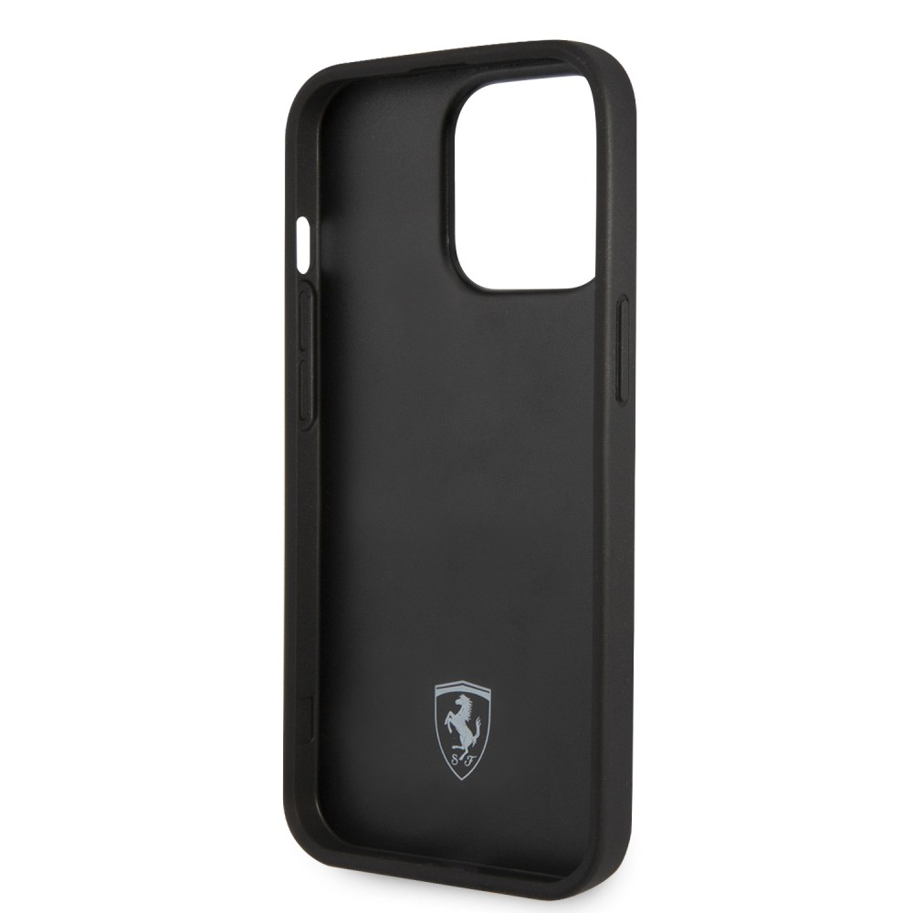 Coque iPhone 14 Pro - Ferrari cuir véritable perforé avec tissu rouge et logo métallique - Noir / rouge