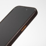 Coque iPhone 15 Pro - Cuir de veau luxe grainé intégral avec boutons métalliques et MagSafe - Brun foncé