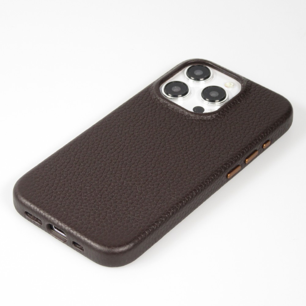 Coque iPhone 15 Pro - Cuir de veau luxe grainé intégral avec boutons métalliques et MagSafe - Brun foncé