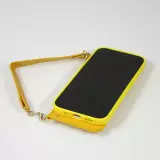 iPhone 14 Pro Case Hülle - Soft-Touch-Silikon mit Karten- oder Geldfach aus Leder und integriertem Lanyard - Gelb