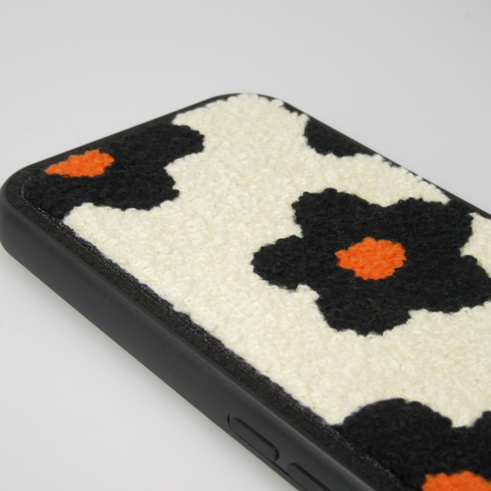 Coque iPhone 15 Pro - Silicone avec surface tufting effet fleur - Noir