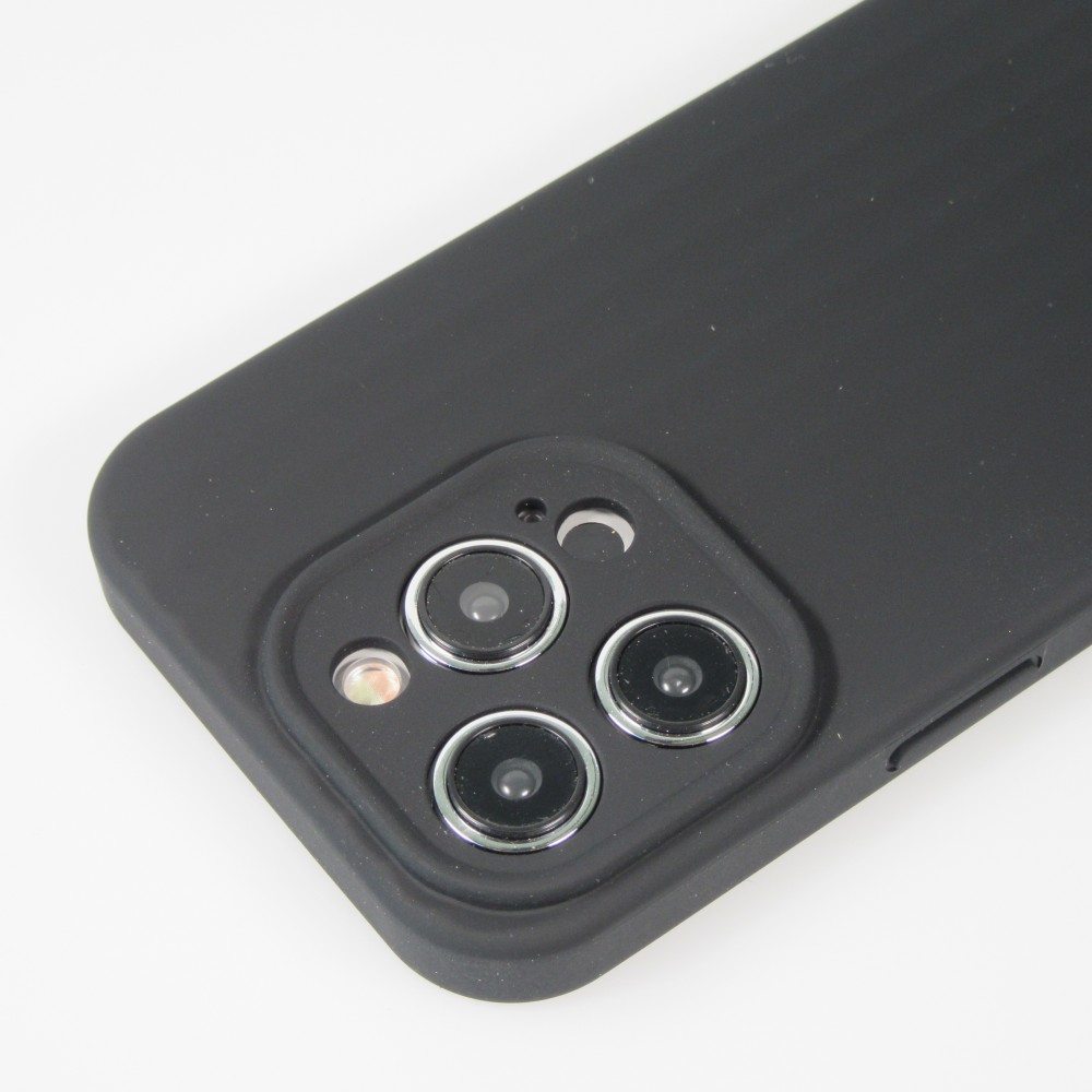 Coque iPhone 15 Pro Max - Silicone mat soft touch avec lignes en relief  - Noir