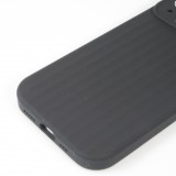 Coque iPhone 15 - Silicone mat soft touch avec lignes en relief  - Noir