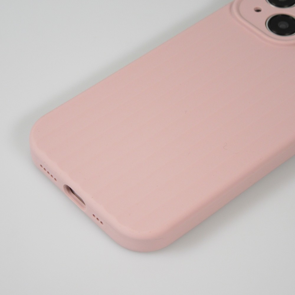 Coque iPhone 15 - Silicone mat soft touch avec lignes en relief  - Rose