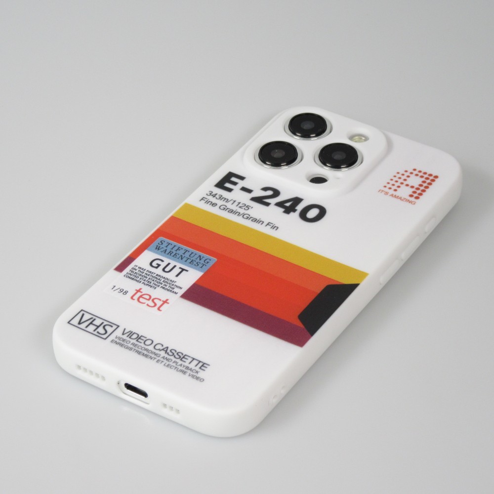 Coque iPhone 15 Pro Max - Gel silicone vintage video cassette E-240 - Blanc