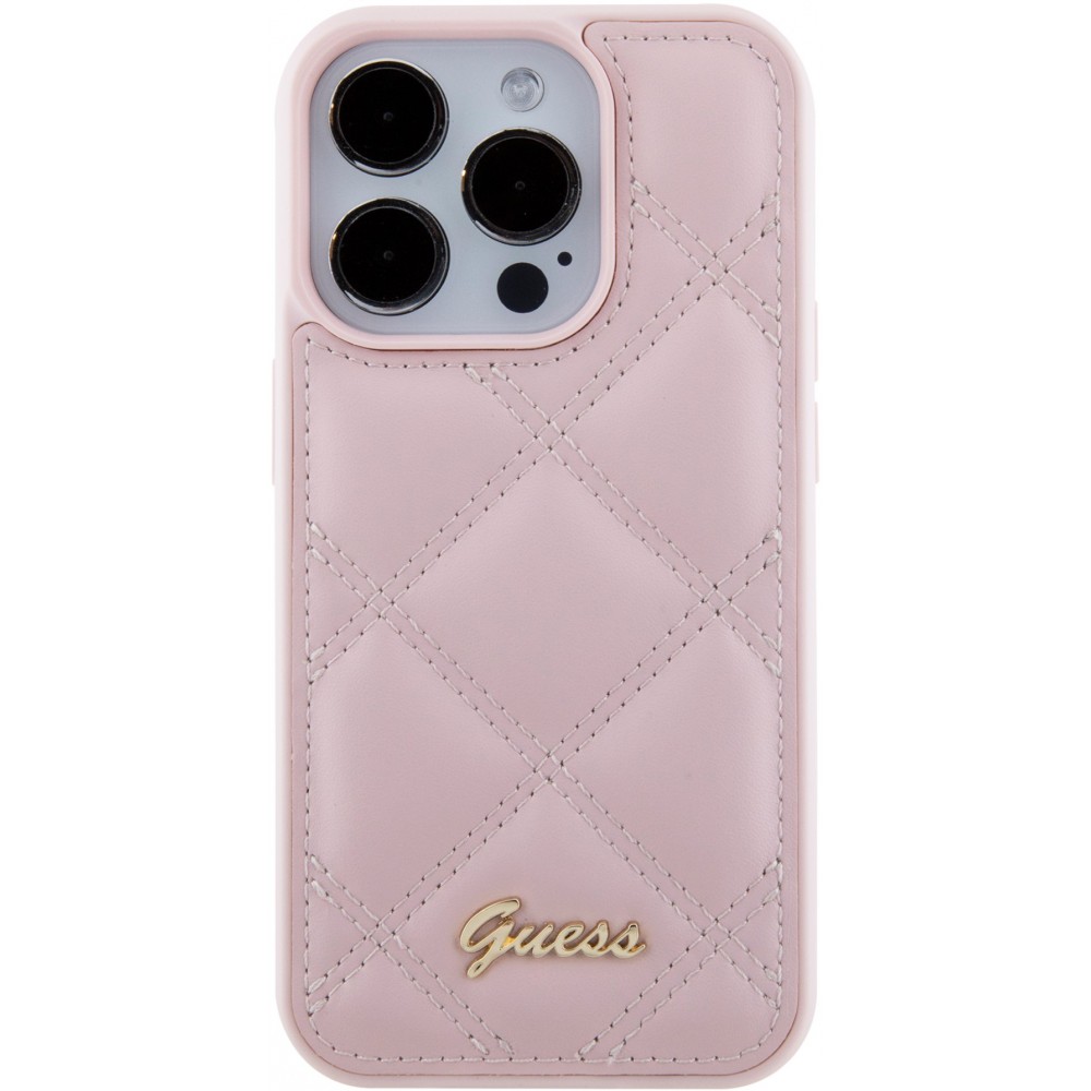 Coque iPhone 15 Pro Max - Guess similicuir molletonné en carreaux et logo doré métallique en relief - Rose clair