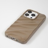 Coque iPhone 15 Pro Max - Silicone avec forme de vague 3D mat - Brun
