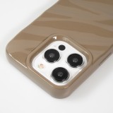 Coque iPhone 15 Pro Max - Silicone avec forme de vague 3D mat - Brun