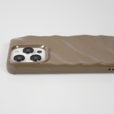 Coque iPhone 15 Pro Max - Silicone avec forme de vague 3D mat - Brun