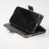Etui cuir iPhone 13 - Flip Wallet en cuir véritable avec stripe design et compartiment à cartes - Noir