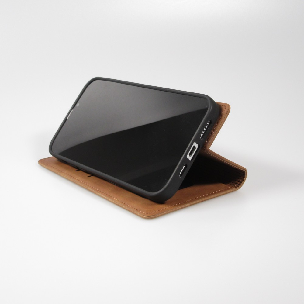 iPhone 16e Leder Tasche - Flip Wallet vintage mit Magnetverschluss und Kartenhalter - Braun