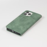 Etui cuir iPhone 16e - Flip Wallet vintage avec fermeture aimantée et compartiment cartes - Vert foncé