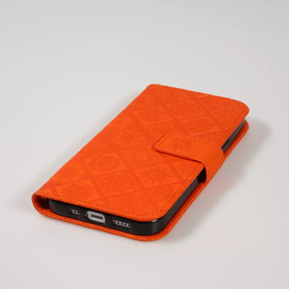 iPhone 12 / 12 Pro Case Hülle - Premium Flip Wallet Kautschuk oriental Muster mit Magnetverschluss - Orange