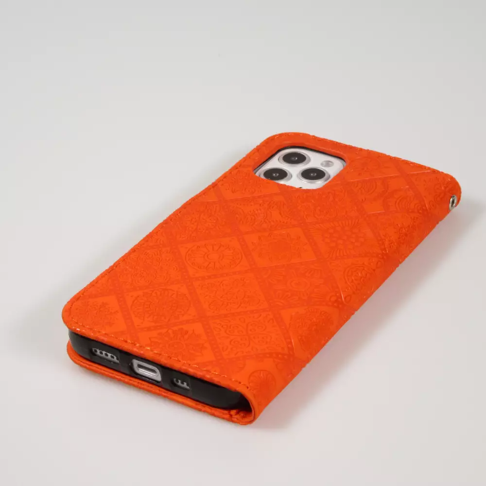 iPhone 12 / 12 Pro Case Hülle - Premium Flip Wallet Kautschuk oriental Muster mit Magnetverschluss - Orange