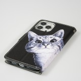 Fourre iPhone 12 / 12 Pro - Premium Wallet flip fermeture magnétique et porte-carte - Cat Looking at you - Noir