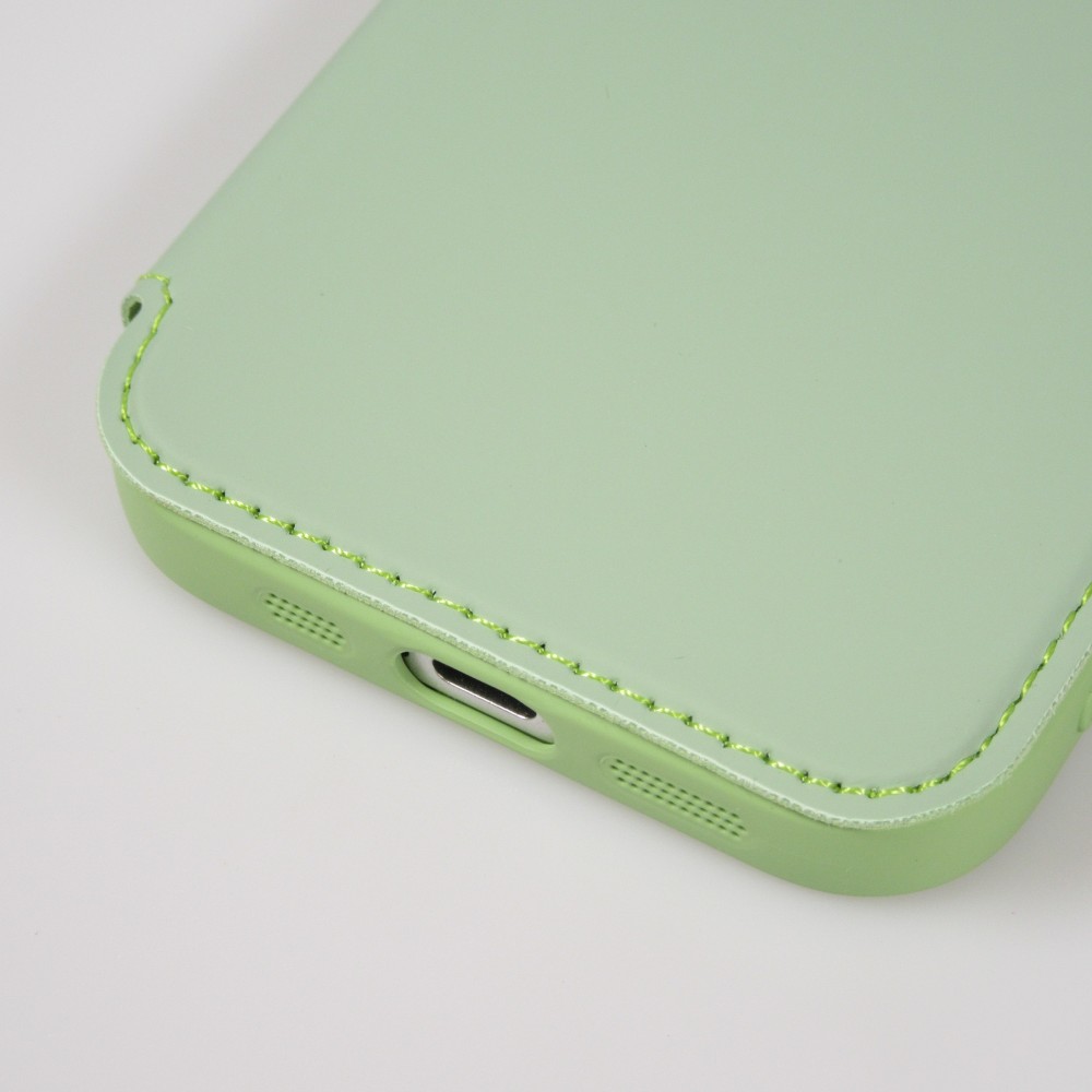 Fourre iPhone 15 Pro Max - Flip silicone souple avec surface lisse et mate - Vert