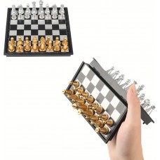 Mini jeu d'&eacute;checs magn&eacute;tique pliable portable (12 cm) id&eacute;al pour les voyages avec pi&egrave;ces dor&eacute;es et argent&eacute;es
