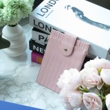 Portefeuille elégante universel pour smartphone luxueux en look cuir de crocodile avec lanière de cou - Rose