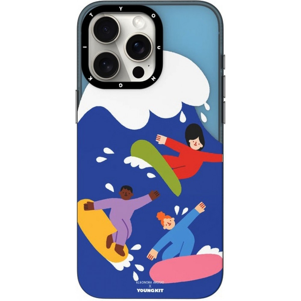 Coque iPhone 15 Pro - Youngkit design Eleonora Arosio Surfeurs colorés et fun à la plage - Multicolor