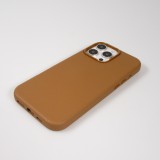 Coque iPhone 16 Pro - Effet cuir avec boutons intégrés et design autour de la caméra - Brun