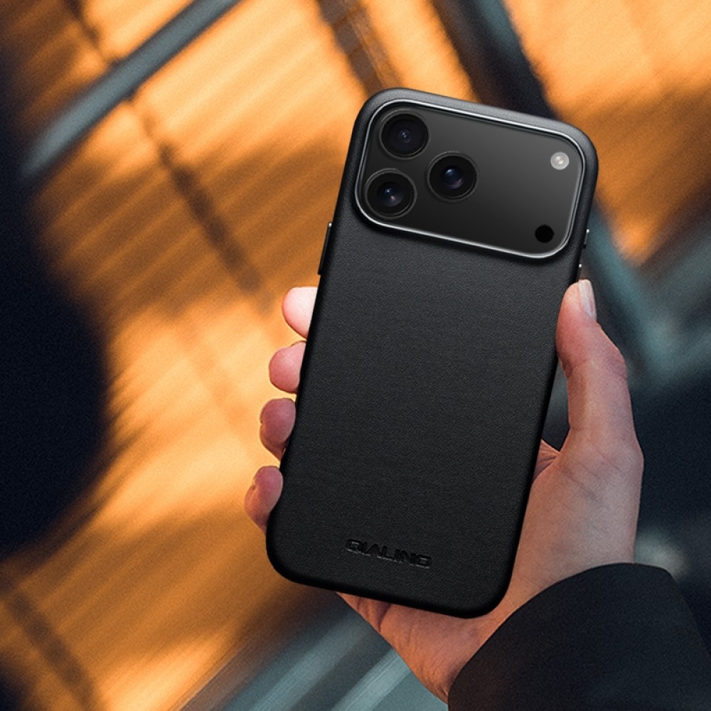 Coque iPhone 17 Pro - Qialino cuir véritable (compatible MagSafe) - Noir